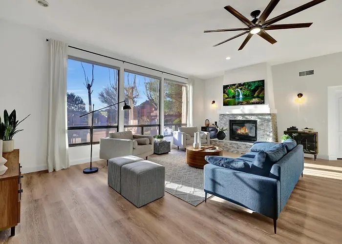 Three Bedroom, Amazing Views, Hot Tub And Pets Allowed, Close To Chapel Of The Holy Cross And Chapel Hill, Less Than 1mi To Trailheads *