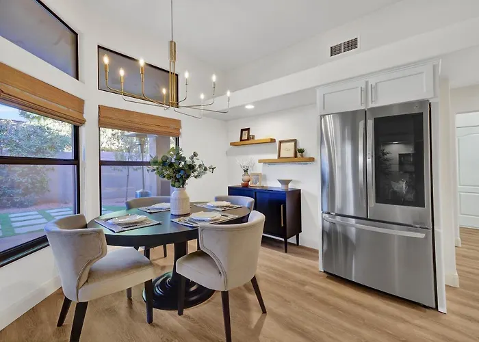 Three Bedroom, Amazing Views, Hot Tub And Pets Allowed, Close To Chapel Of The Holy Cross And Chapel Hill, Less Than 1mi To Trailheads Sedona