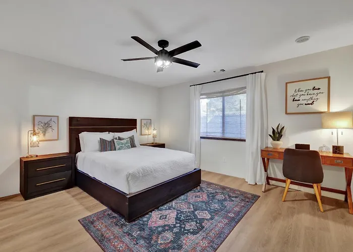 Three Bedroom, Amazing Views, Hot Tub And Pets Allowed, Close To Chapel Of The Holy Cross And Chapel Hill, Less Than 1mi To Trailheads * Sedona