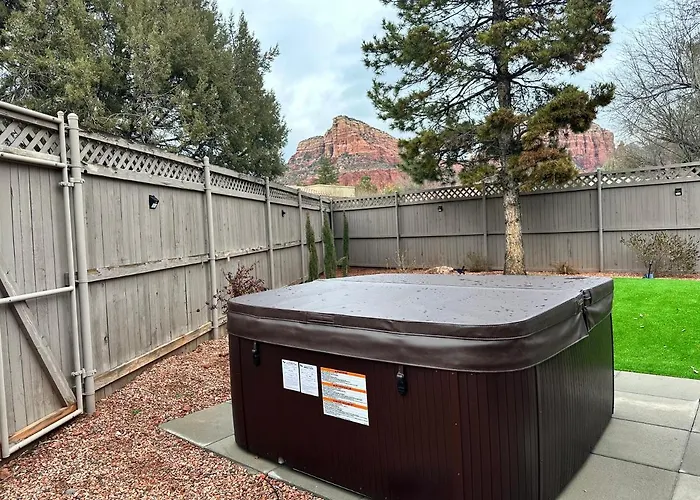 Three Bedroom, Amazing Views, Hot Tub And Pets Allowed, Close To Chapel Of The Holy Cross And Chapel Hill, Less Than 1mi To Trailheads Holiday home Sedona