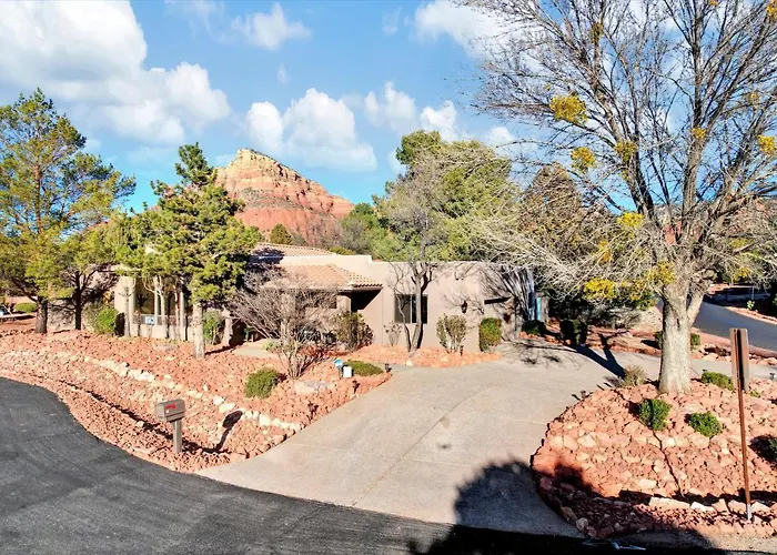 Three Bedroom, Amazing Views, Hot Tub And Pets Allowed, Close To Chapel Of The Holy Cross And Chapel Hill, Less Than 1mi To Trailheads Sedona
