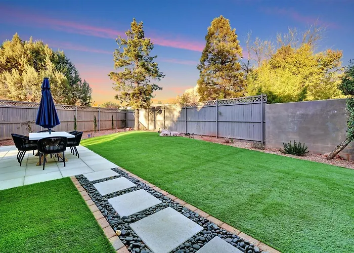 Three Bedroom, Amazing Views, Hot Tub And Pets Allowed, Close To Chapel Of The Holy Cross And Chapel Hill, Less Than 1mi To Trailheads * Sedona