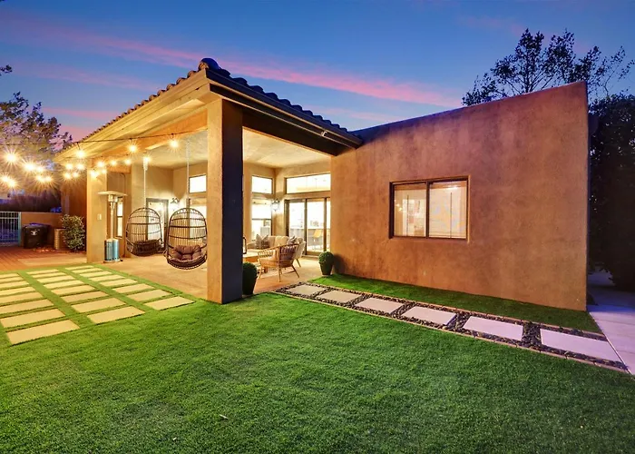 Three Bedroom, Amazing Views, Hot Tub And Pets Allowed, Close To Chapel Of The Holy Cross And Chapel Hill, Less Than 1mi To Trailheads