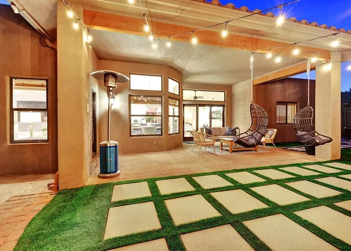 Three Bedroom, Amazing Views, Hot Tub And Pets Allowed, Close To Chapel Of The Holy Cross And Chapel Hill, Less Than 1mi To Trailheads Holiday home
