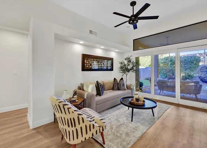 Three Bedroom, Amazing Views, Hot Tub And Pets Allowed, Close To Chapel Of The Holy Cross And Chapel Hill, Less Than 1mi To Trailheads Holiday home Sedona
