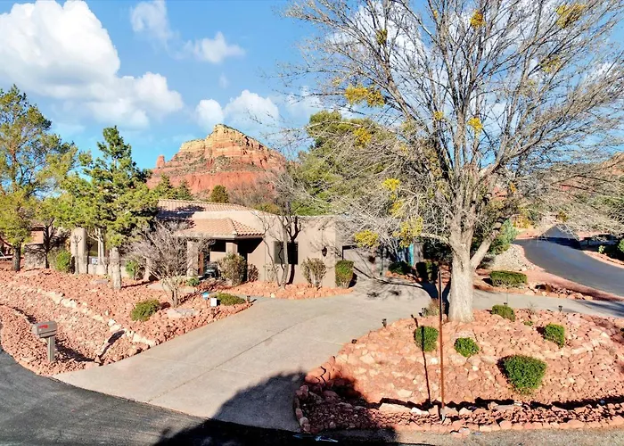 Three Bedroom, Amazing Views, Hot Tub And Pets Allowed, Close To Chapel Of The Holy Cross And Chapel Hill, Less Than 1mi To Trailheads Sedona