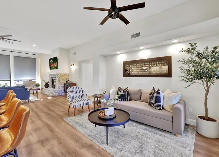 Three Bedroom, Amazing Views, Hot Tub And Pets Allowed, Close To Chapel Of The Holy Cross And Chapel Hill, Less Than 1mi To Trailheads *
