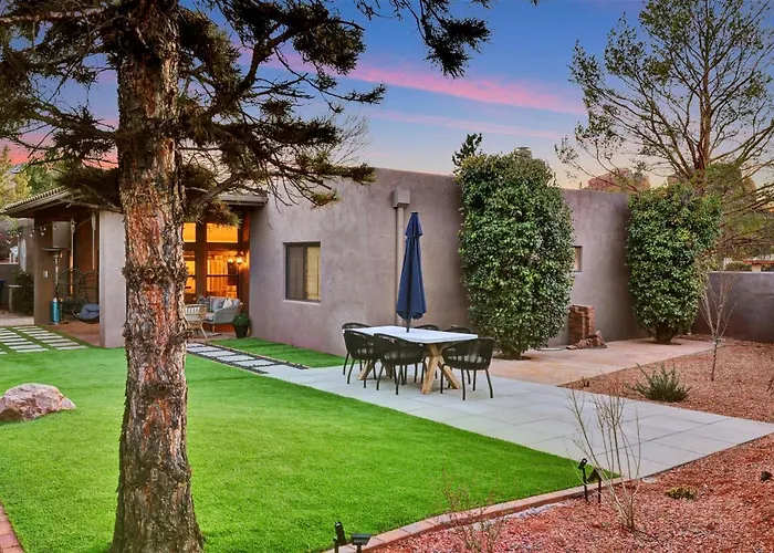 Three Bedroom, Amazing Views, Hot Tub And Pets Allowed, Close To Chapel Of The Holy Cross And Chapel Hill, Less Than 1mi To Trailheads